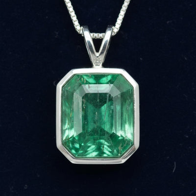 dije plata 925 con esmeralda verde natural 3.13ct corte octagono, joyería mexicana Gold Shield