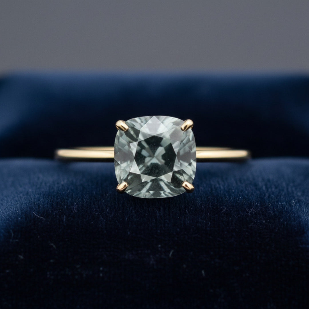 anillo de oro 14k con espinela acero gris azul natural 1.30ct corte cushion de Myanmar, joyería mexicana Gold Shield