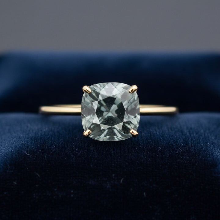 anillo de oro 14k con espinela acero gris azul natural 1.30ct corte cushion de Myanmar, joyería mexicana Gold Shield