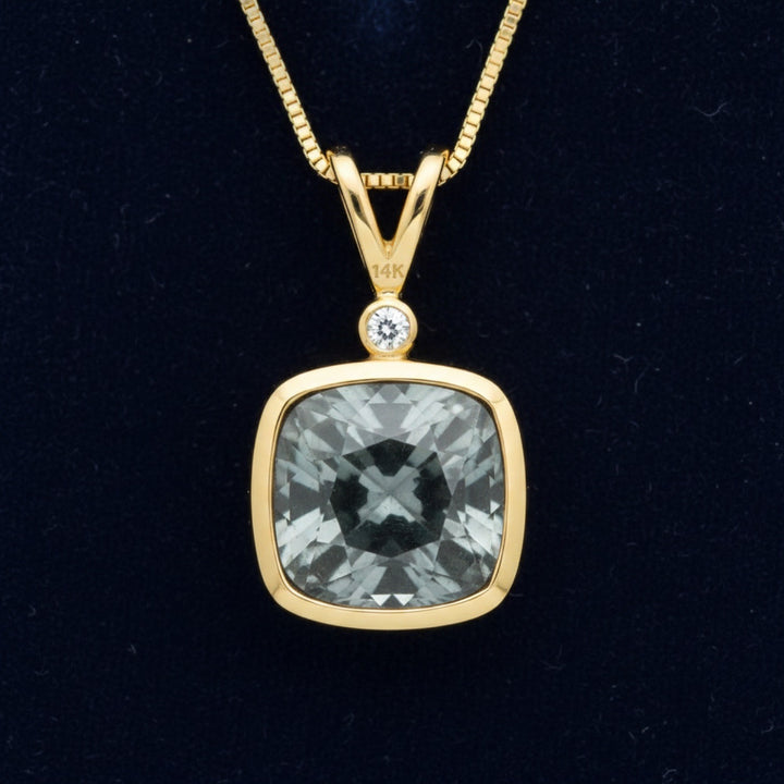 dije de oro 14k con espinela acero gris azul natural 1.30ct corte cushion de Myanmar, joyería mexicana Gold Shield