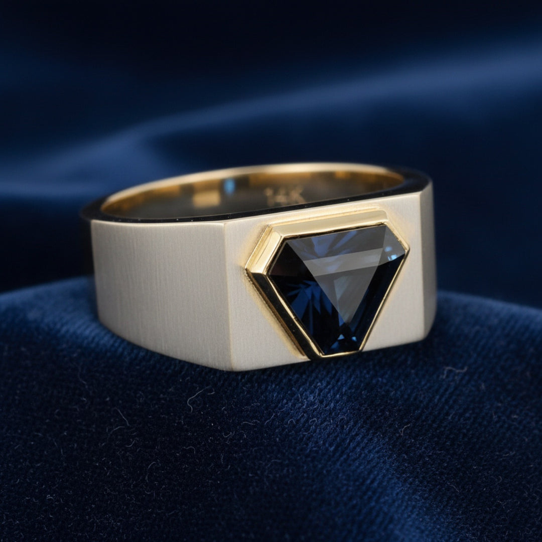anillo de hombre de oro 14k con espinela azul oscuro natural 4.8ct corte fancy de Tanzania, joyería mexicana Gold Shield