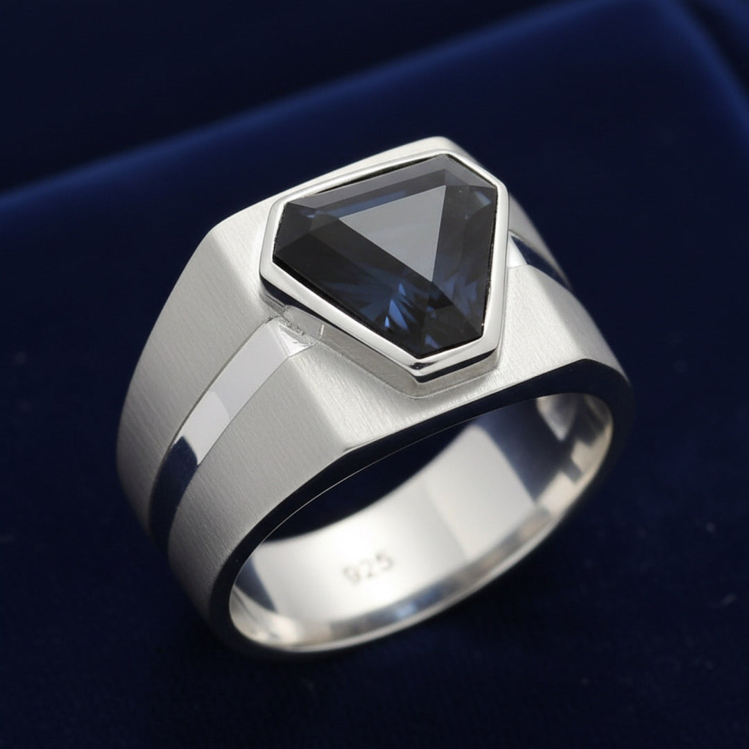 anillo de hombre de plata 925 con espinela azul oscuro natural 4.8ct corte fancy de Tanzania, joyería mexicana Gold Shield