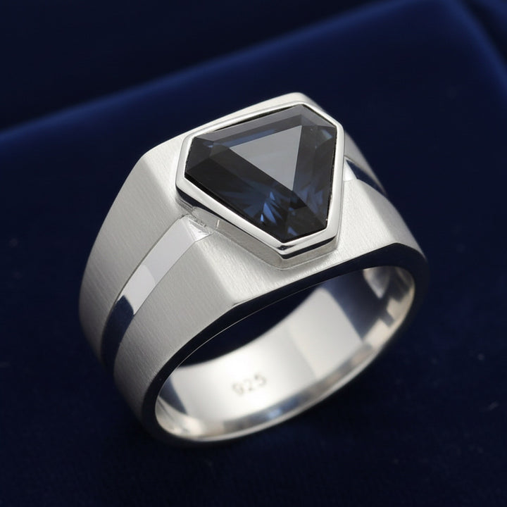 anillo de hombre de plata 925 con espinela azul oscuro natural 4.8ct corte fancy de Tanzania, joyería mexicana Gold Shield