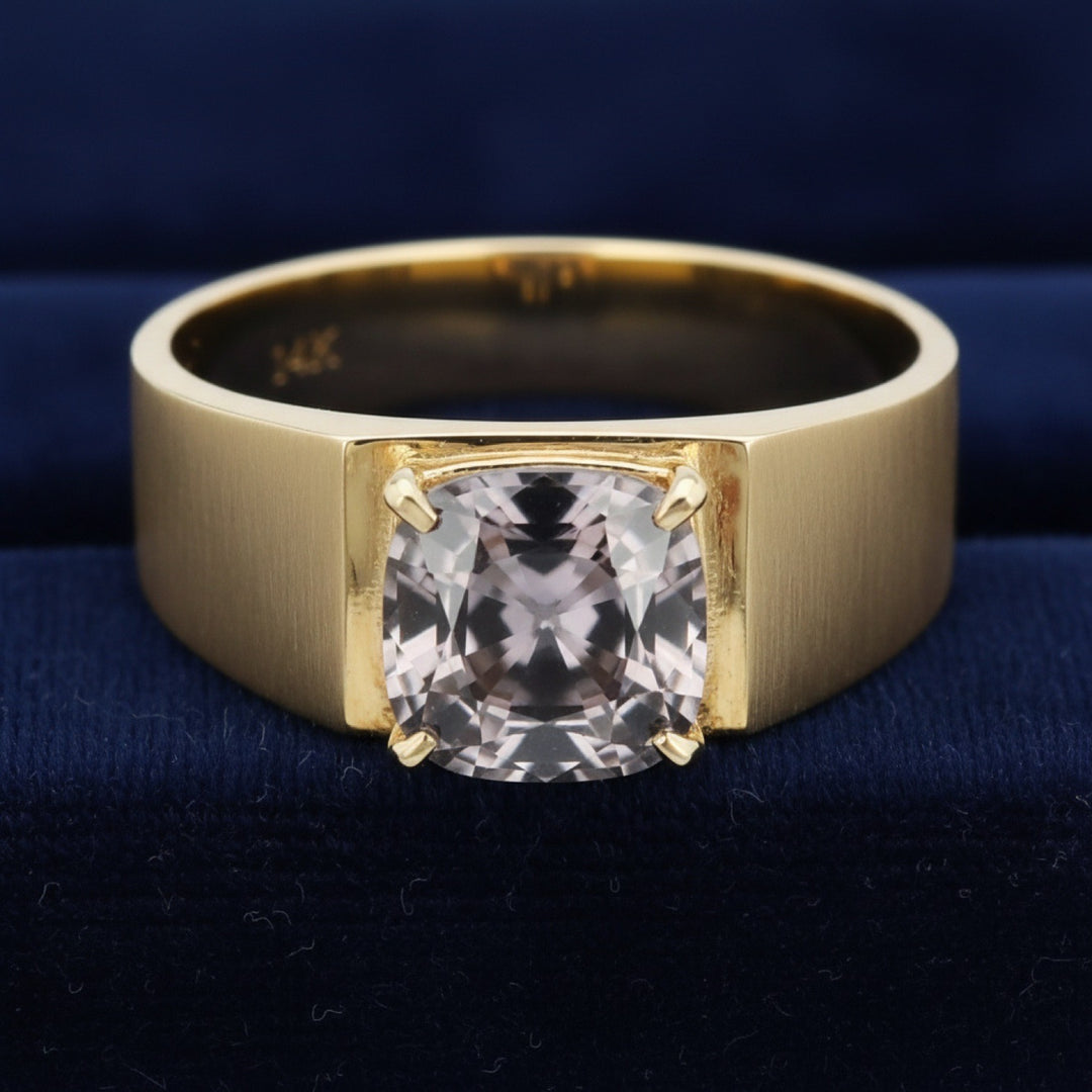 anillo de hombre de oro 14k con espinela grisaceo purpura natural 1.43ct corte cushion de Myanmar, joyería mexicana Gold Shie