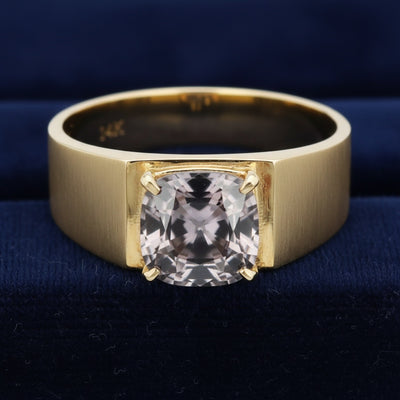 anillo de hombre de oro 14k con espinela grisaceo purpura natural 1.43ct corte cushion de Myanmar, joyería mexicana Gold Shie