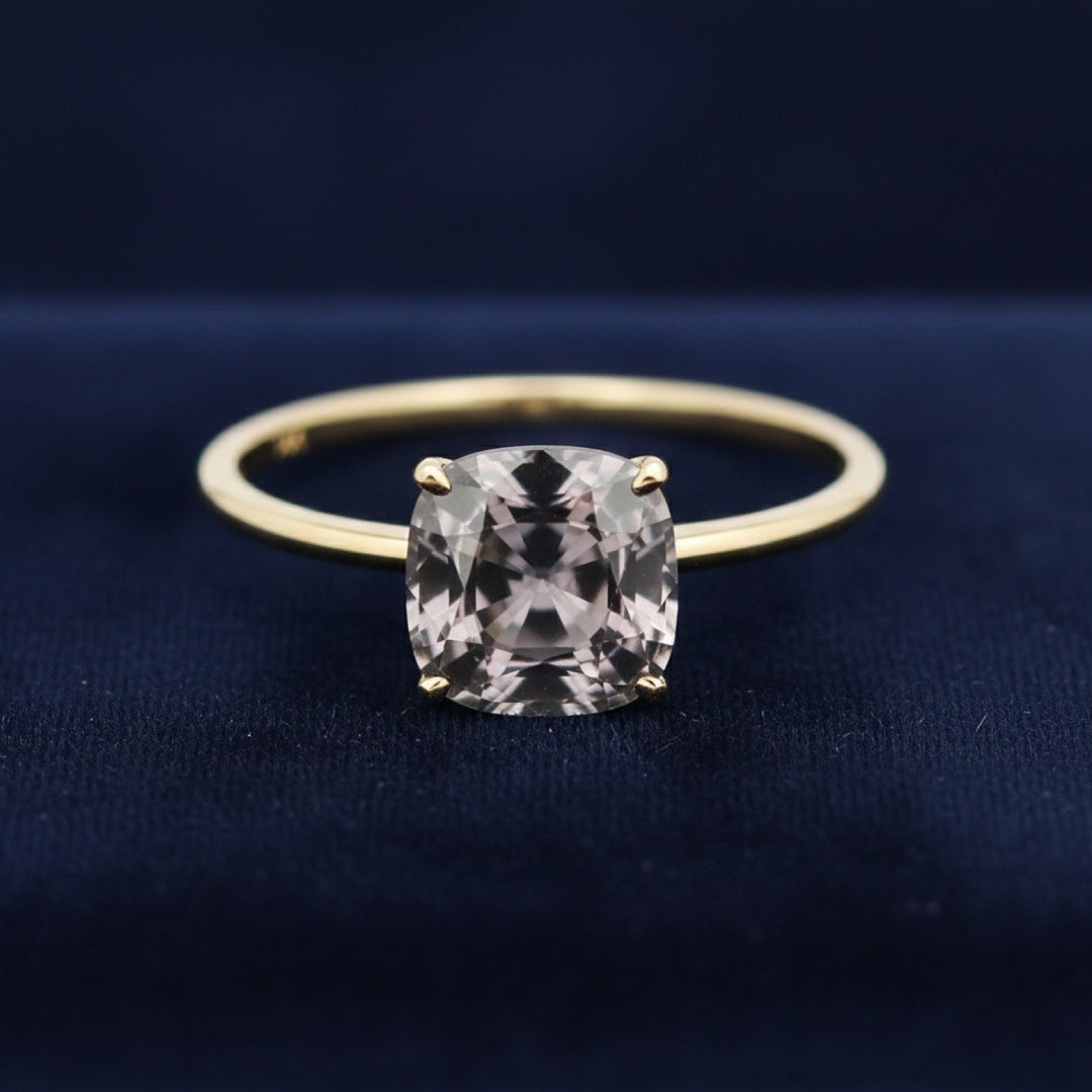 anillo de oro 14k con espinela grisaceo purpura natural 1.43ct corte cushion de Myanmar, joyería mexicana Gold Shield