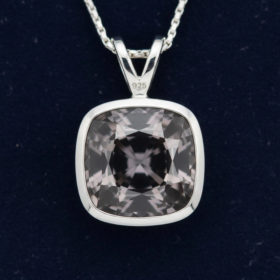 dije de plata 925 con espinela grisaceo purpura natural 1.43ct corte cushion de Myanmar, joyería mexicana Gold Shield