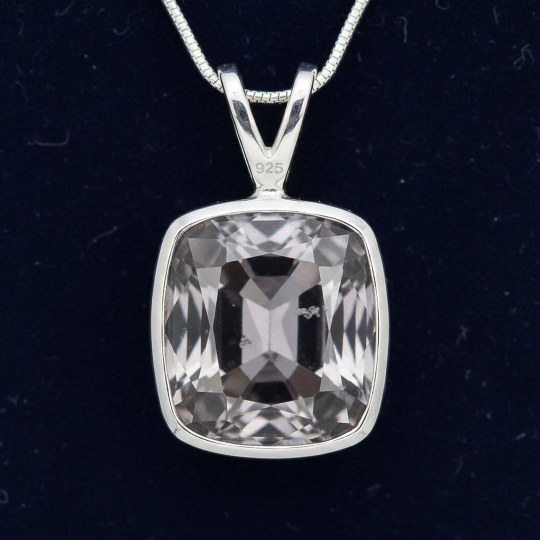 dije de plata 925 con espinela violeta gris natural 1.43ct corte cushion de Myanmar, joyería mexicana Gold Shield