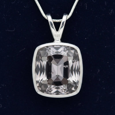 dije de plata 925 con espinela violeta gris natural 1.43ct corte cushion de Myanmar, joyería mexicana Gold Shield