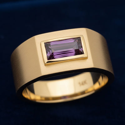 anillo de hombre de oro 14k con granate rhodolita purpura neon natural 1.08ct corte baguette, joyería mexicana Gold Shield