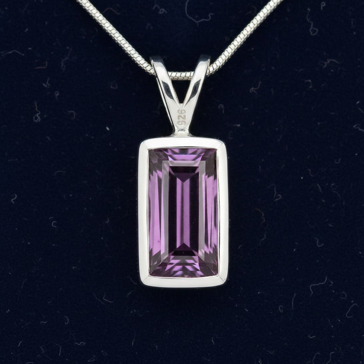 dije plata 925 con granate rhodolita purpura neon natural 1.08ct corte baguette, joyería mexicana Gold Shield