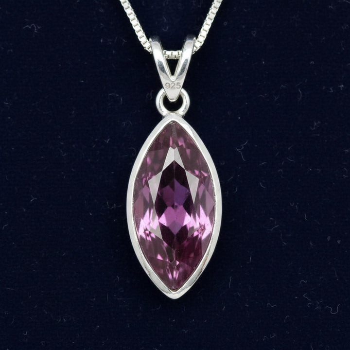 dije de plata 925 con granate rhodolita purpureo rosa natural 0.88ct corte marquesa de Tanzania, joyería mexicana Gold Shield