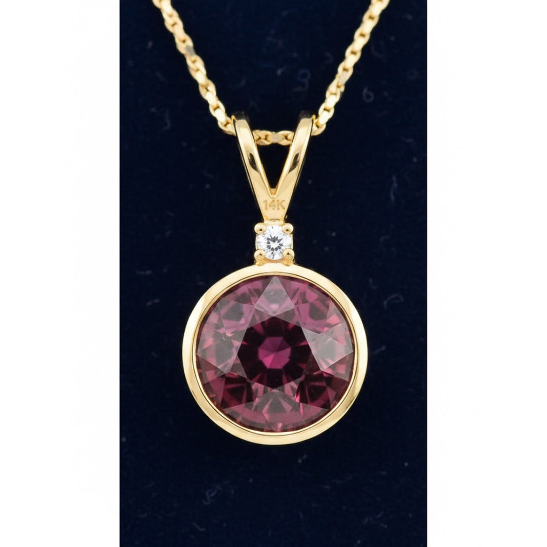 dije de oro 14k con granate rhodolita purpureo rosa natural 1.29ct corte redonda de Africa, joyería mexicana Gold Shield