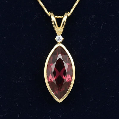 dije de oro 14k con granate rhodolita rojizo rosa natural 5.09ct corte marquesa de Tanzania, joyería mexicana Gold Shield