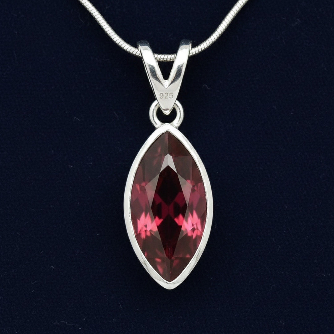 dije de plata 925 con granate rhodolita rojizo rosa natural 5.09ct corte marquesa de Tanzania, joyería mexicana Gold Shield