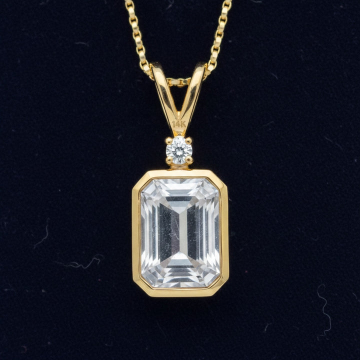 dije oro 14k con piedra de luna arcoiris natural 0.87ct corte octagono, joyería mexicana Gold Shield