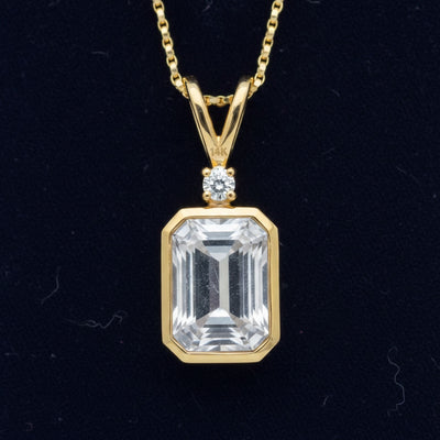 dije oro 14k con piedra de luna arcoiris natural 0.87ct corte octagono, joyería mexicana Gold Shield