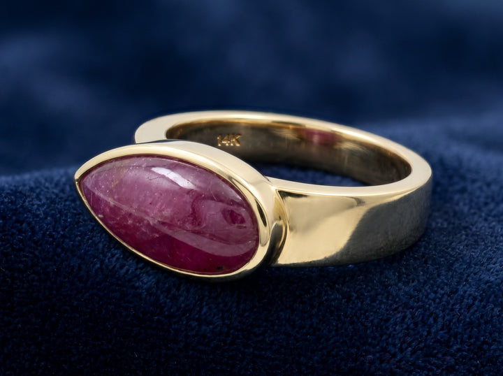 anillo de hombre de oro 14k con rubí rojo púrpura natural 6.35ct corte pera cabujón, joyería mexicana Gold Shield