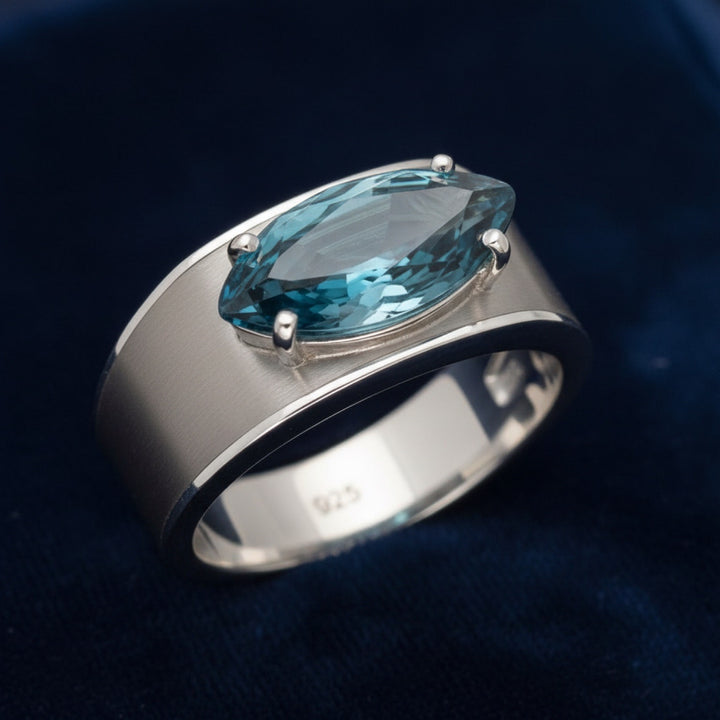 anillo de hombre de plata 925 con topacio london blue natural 0.89ct corte marquesa de Brasil, joyería mexicana Gold Shield