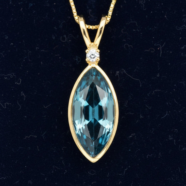 dije de oro 14k con topacio london blue natural 0.89ct corte marquesa de Brasil, joyería mexicana Gold Shield
