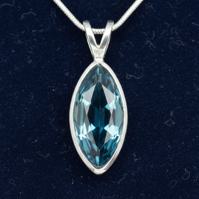 dije de plata 925 con topacio london blue natural 0.89ct corte marquesa de Brasil, joyería mexicana Gold Shield