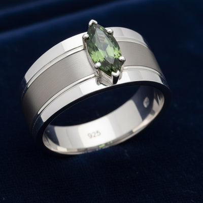 anillo de hombre de plata 925 con zafiro azul verdoso natural 0.98ct corte marquesa de Tailandia, joyería mexicana Gold Shiel