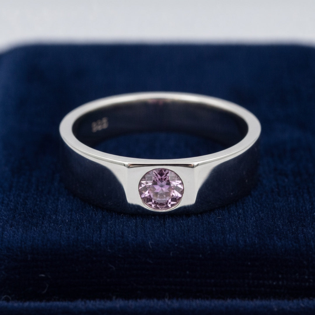 anillo de hombre de plata 925 con zafiro rosa natural 0.34ct corte rose-cut redondo, joyería mexicana Gold Shield