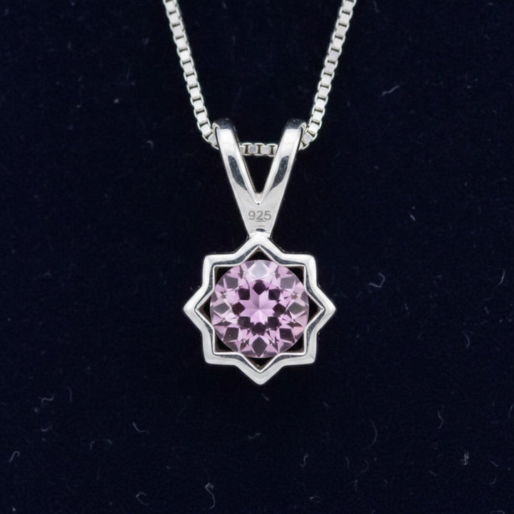 dije plata 925 con zafiro rosa natural 0.34ct corte rose-cut redondo, joyería mexicana Gold Shield