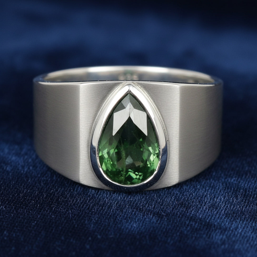 anillo de hombre de plata 925 con zafiro verde natural 0.89ct corte pera, joyería mexicana Gold Shield