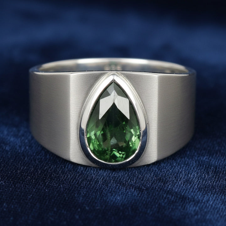 anillo de hombre de plata 925 con zafiro verde natural 0.89ct corte pera, joyería mexicana Gold Shield