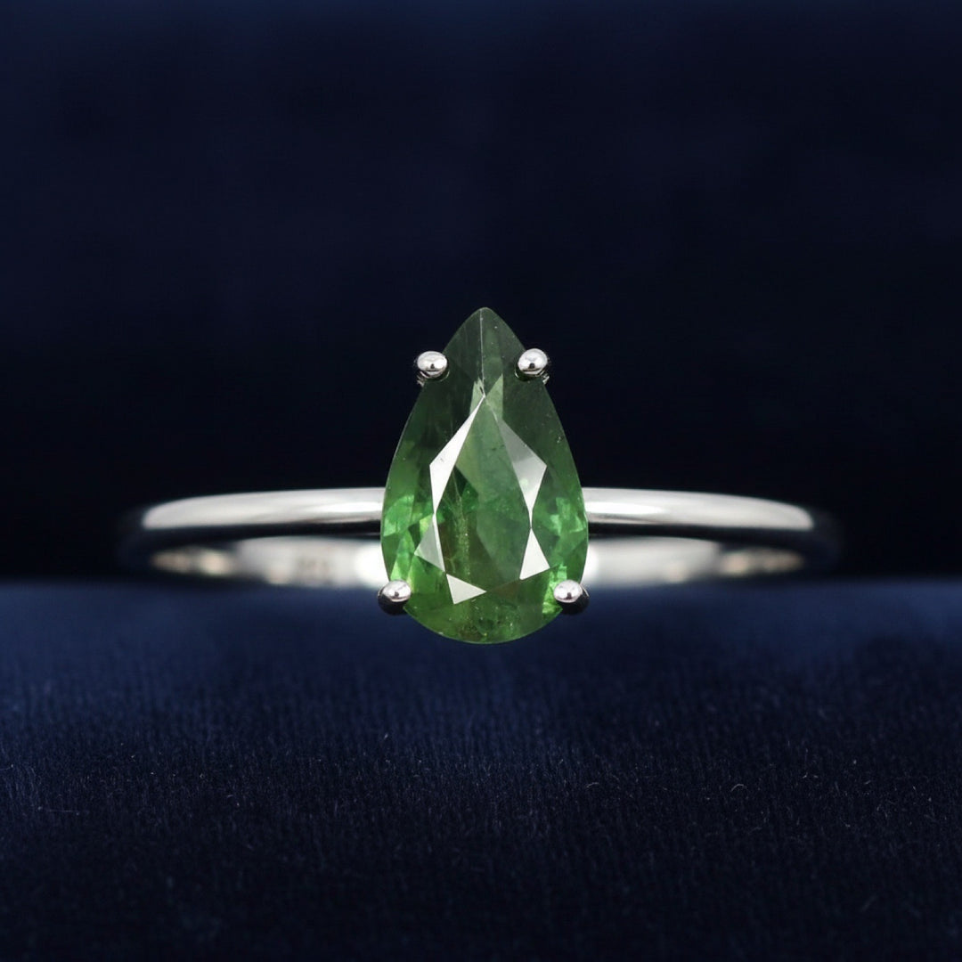 anillo plata 925 con zafiro verde natural 0.89ct corte pera, joyería mexicana Gold Shield