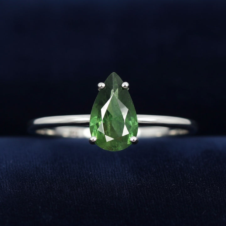 anillo plata 925 con zafiro verde natural 0.89ct corte pera, joyería mexicana Gold Shield