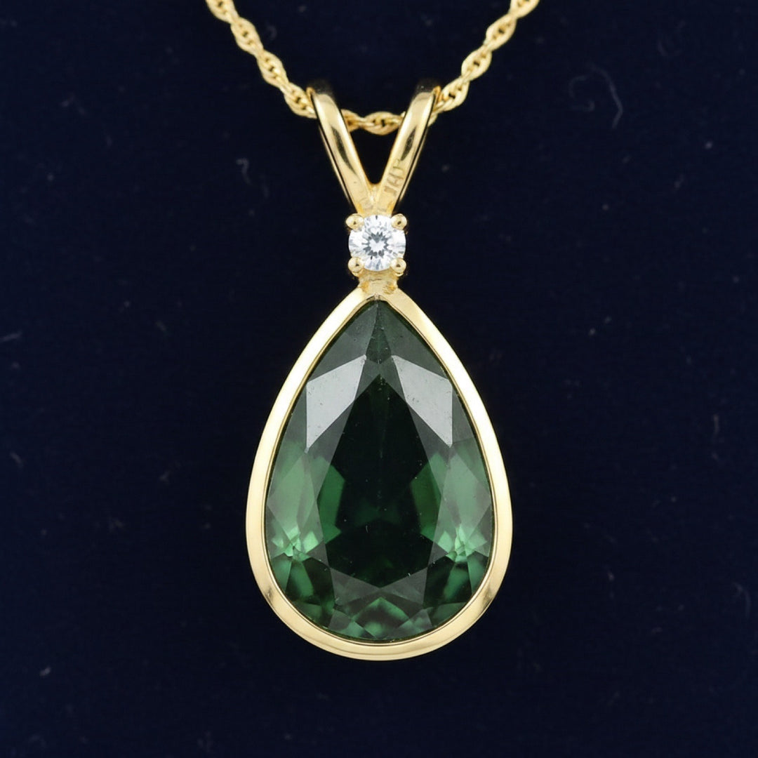 dije oro 14k con zafiro verde natural 0.89ct corte pera, joyería mexicana Gold Shield