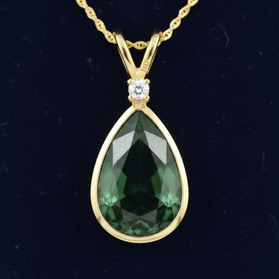 dije oro 14k con zafiro verde natural 0.89ct corte pera, joyería mexicana Gold Shield