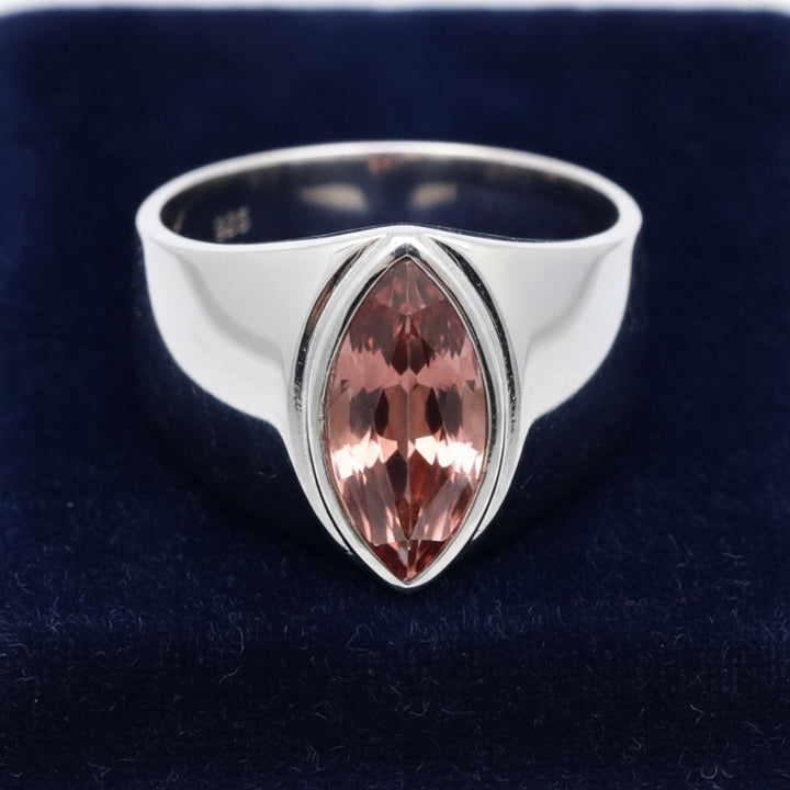 anillo de hombre de plata 925 con zircon champagne rosado natural 1.35ct corte marquesa, joyería mexicana Gold Shield