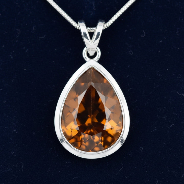 dije de plata 925 con zircon naranja natural 2.21ct corte pera de Tanzania, joyería mexicana Gold Shield