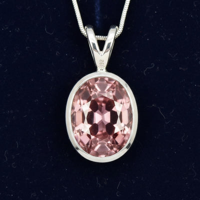 dije de plata 925 con zircon rosa natural 1.41ct corte oval de Tanzania, joyería mexicana Gold Shield