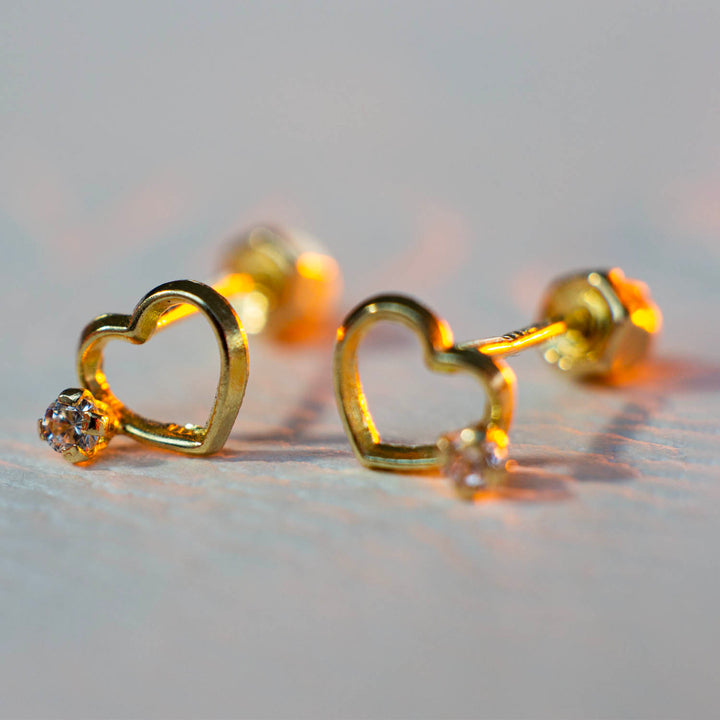 Par de aretes de oro 18k en forma de corazón y moissanita - GOLD SHIELD