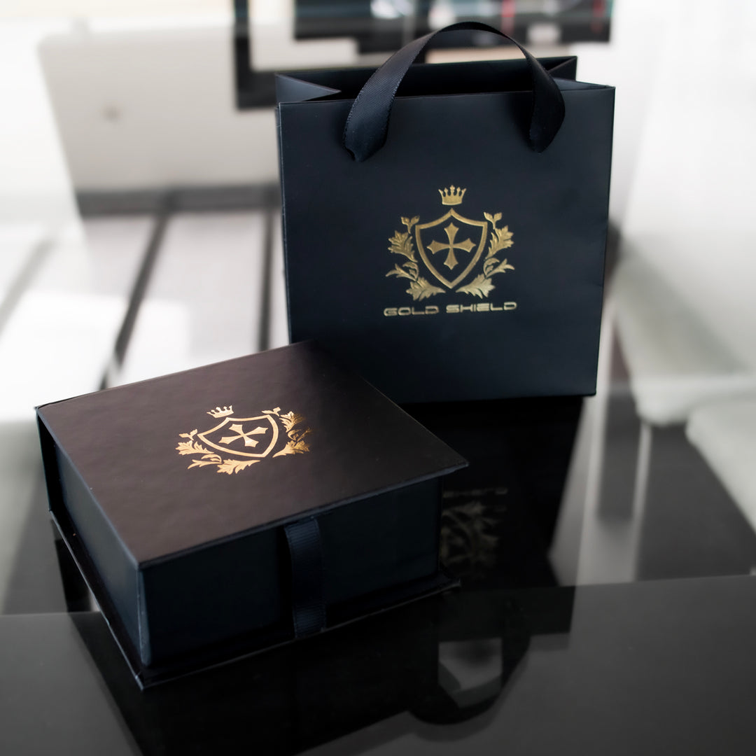 Bolsa y caja para regalo de la marca gold shield