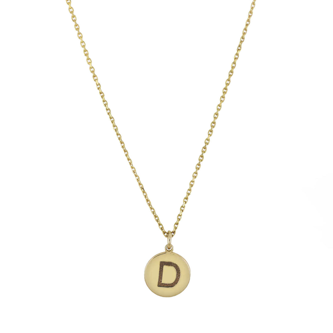 Cadena de oro con dije de oro personalizado y fondo blanco - GOLD SHIELD