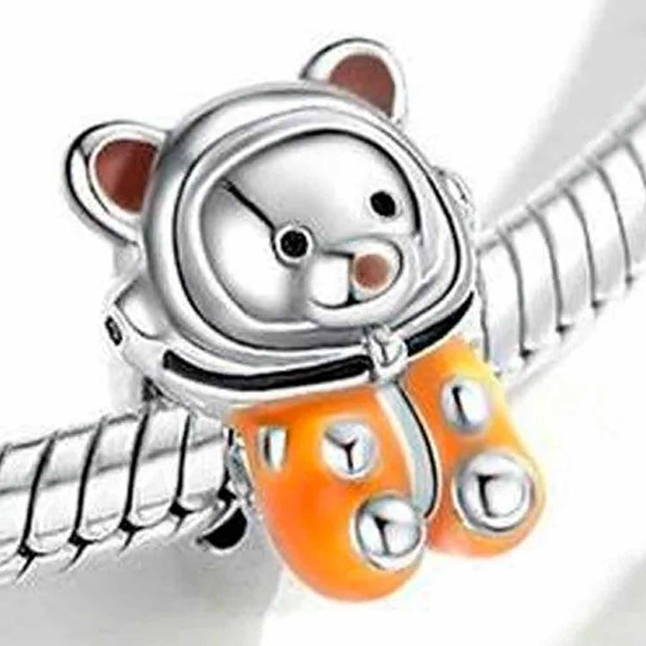 CHARM DE PLATA OSO ASTRONAUTA EN FONDO BLANCO